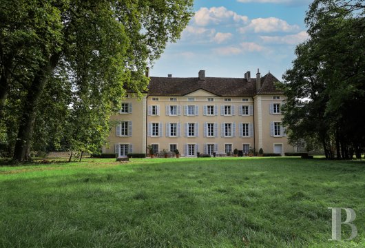 A chateau affiliated with Burgundy's greatest vineyards and permaculture to the south of Beaune - photo  n°3